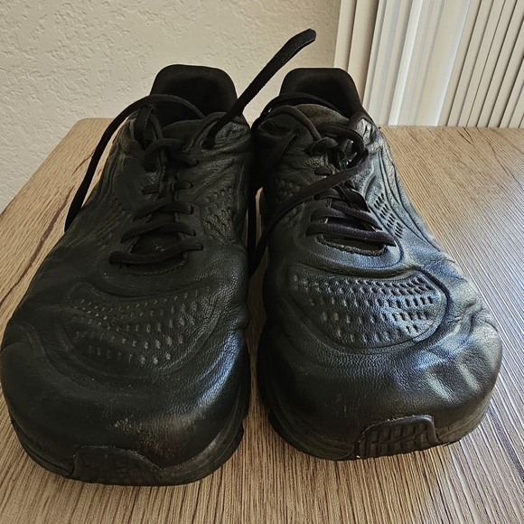 Altra Torin total leather black sneakers size 9 - Picture 3 of 8